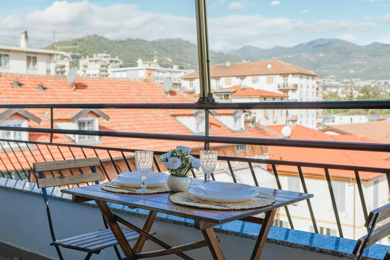 H11 Mira House Mare - Centro Apartman Arma di Taggia Kültér fotó
